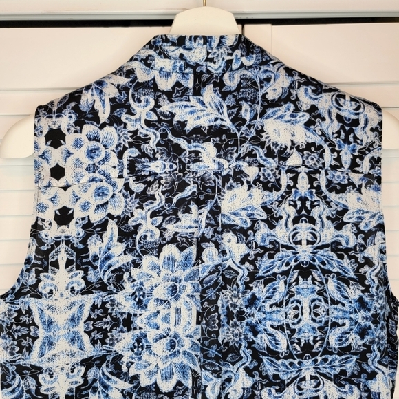 Chelsea28 Faux Wrap‎ Sleeveless Floral Blouse Loose Blue Pullover Lightweight V - Picture 7 of 13